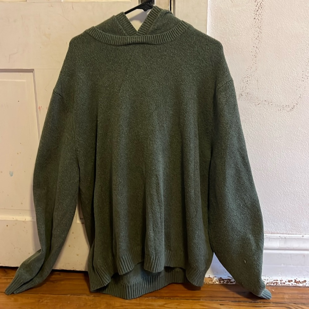 Green men’s sweater 2XL.